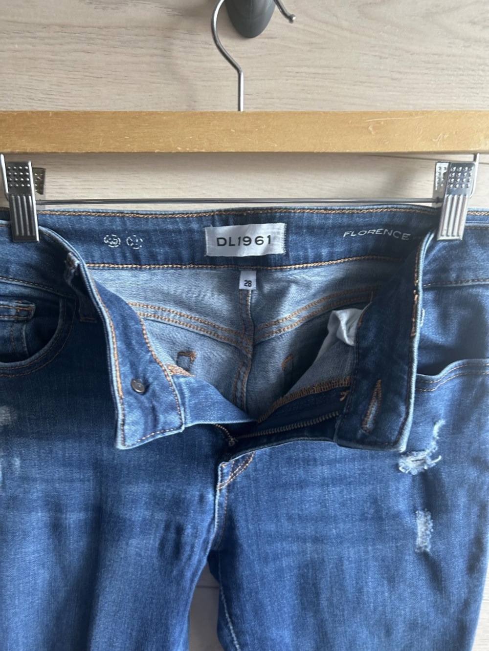 DL1961 Women's Distressed Skinny Jeans Size 28, Inseam 28 - Picture 6 of 6